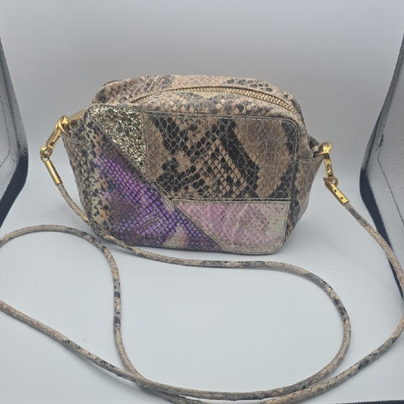 Stella McCartney Faux-Snakeskin Irredesent Camera/Crossbody (EUC)(RARE)(COA)🤍✨️ - Picture 6 of 17
